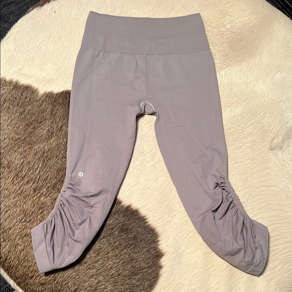 Lululemon Ebb To The Street w/Medium Compression (super flattering booty)